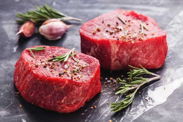 Причиной возникновения эндометриоза может стать красное мясо